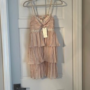 Pretty NWT Cream Light Weight Dress SZ LArge